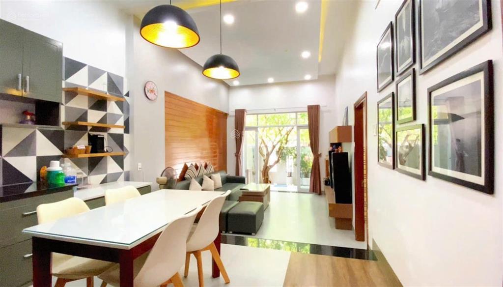 Bán nhà đẹp(gần biển)dt124m24pn3wcôtô6mgò dầutây nha trangchỉ nhỉnh 3t