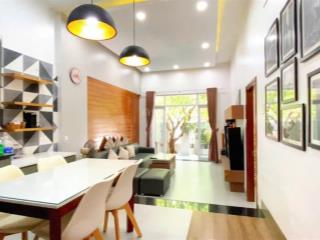 Bán nhà đẹp(gần biển)dt124m24pn3wcôtô6mgò dầutây nha trangchỉ nhỉnh 3t