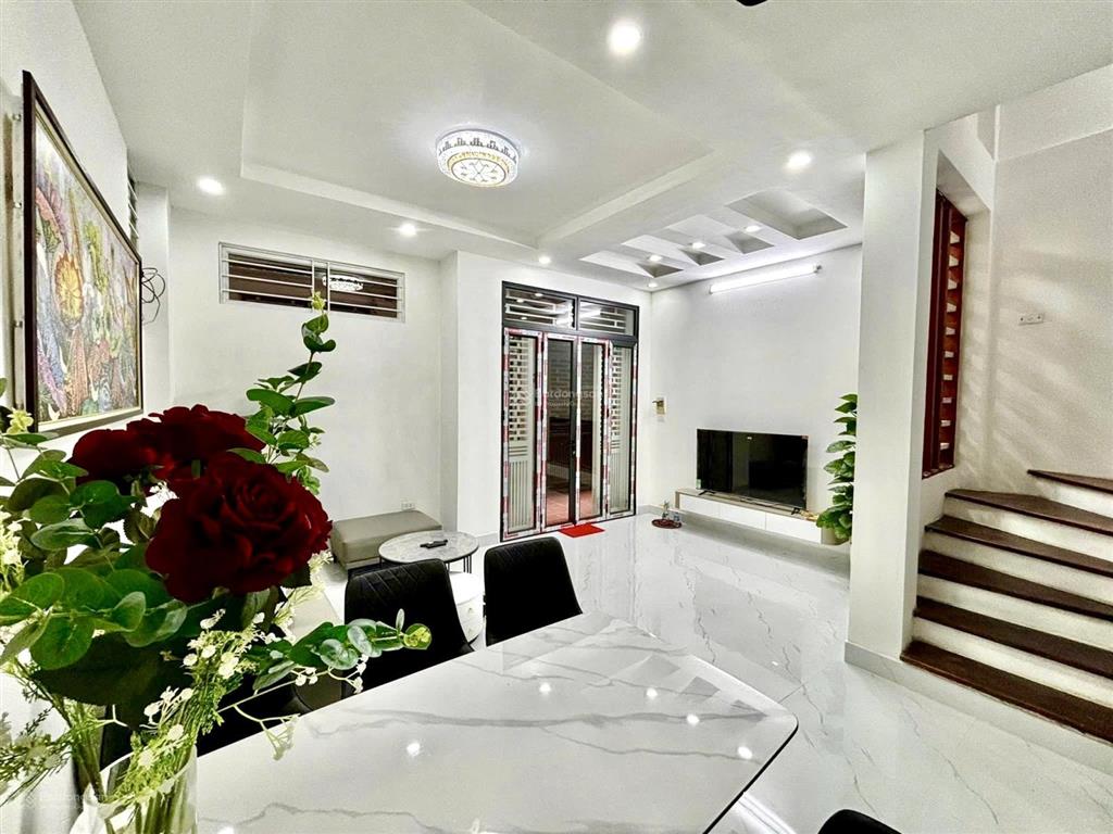 Siêu phẩm nhà đẹp cầu giấy sát tây hồ  4 ngủ 4 wc  nhanh còn chậm hết