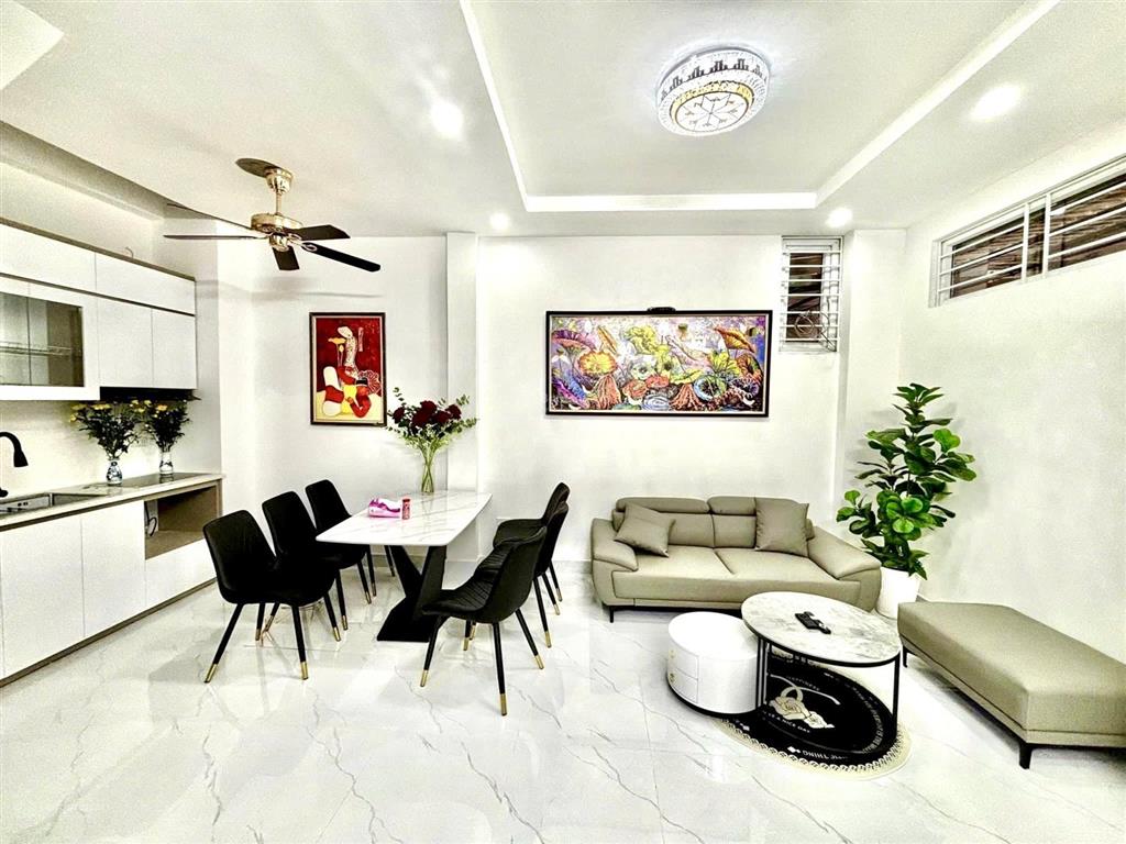 Siêu phẩm nhà đẹp cầu giấy sát tây hồ  4 ngủ 4 wc  nhanh còn chậm hết