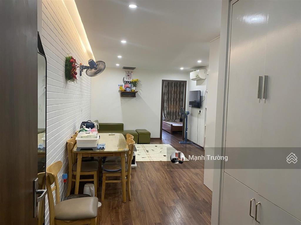 Chính chủ bán căn 2 ngủ view hồ đông nam chung cư vp6 linh đàm