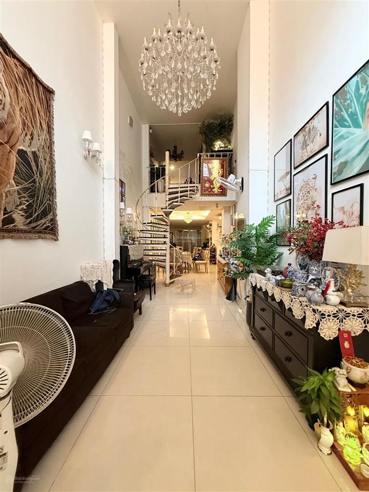 Bán nhà phố đẹp, hiện đại vào ở ngay