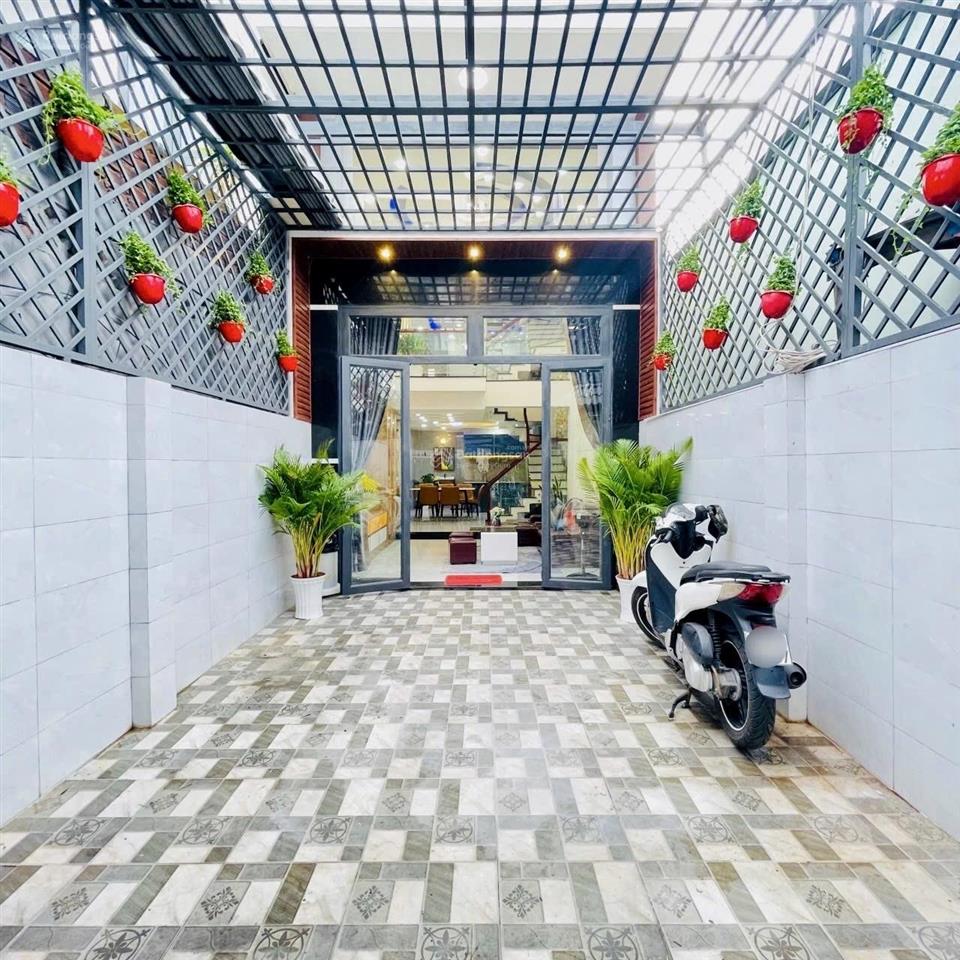 Mặt tiền gò vấp gần công viên làng hoa  68m2 vuông  5 tầng mới full nội thất  chỉ 8 tỷ 8 tl