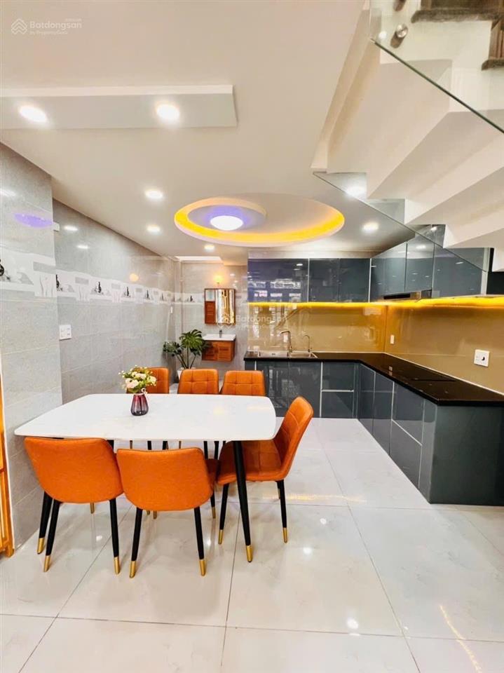 Mặt tiền gò vấp gần công viên làng hoa  68m2 vuông  5 tầng mới full nội thất  chỉ 8 tỷ 8 tl