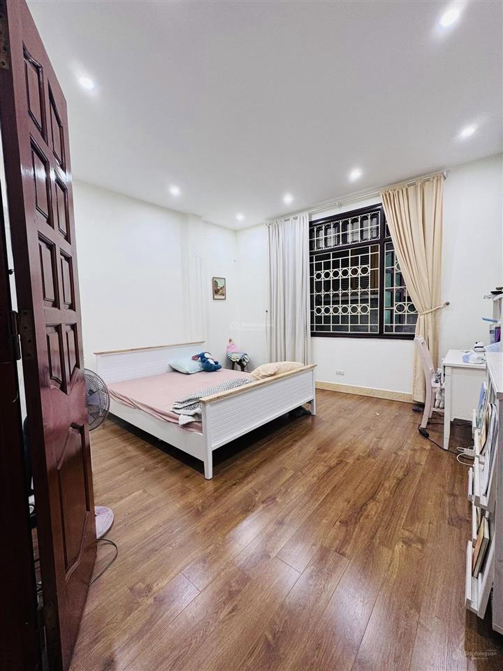 Không quy hoạch hoàng cầu đống đa 55m2 5 tầng 4.5m mt 2 mặt ngõ 5m ra oto dân xây gần hồ 13.7 tỷ