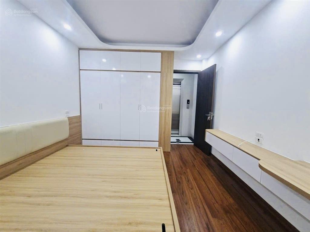 Cực hiếm nhà láng hạ đống đa ngõ thông oto đỗ cổng 33m2 6 tầng thang máy 7.9 tỳ