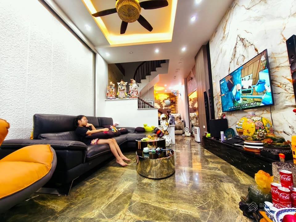 Trương định hai bà trưng phân lô oto đỗ cửa 10m ra phố 65m2 5 tầng 4m mặt tiền dân xây nhỉnh 14 tỷ