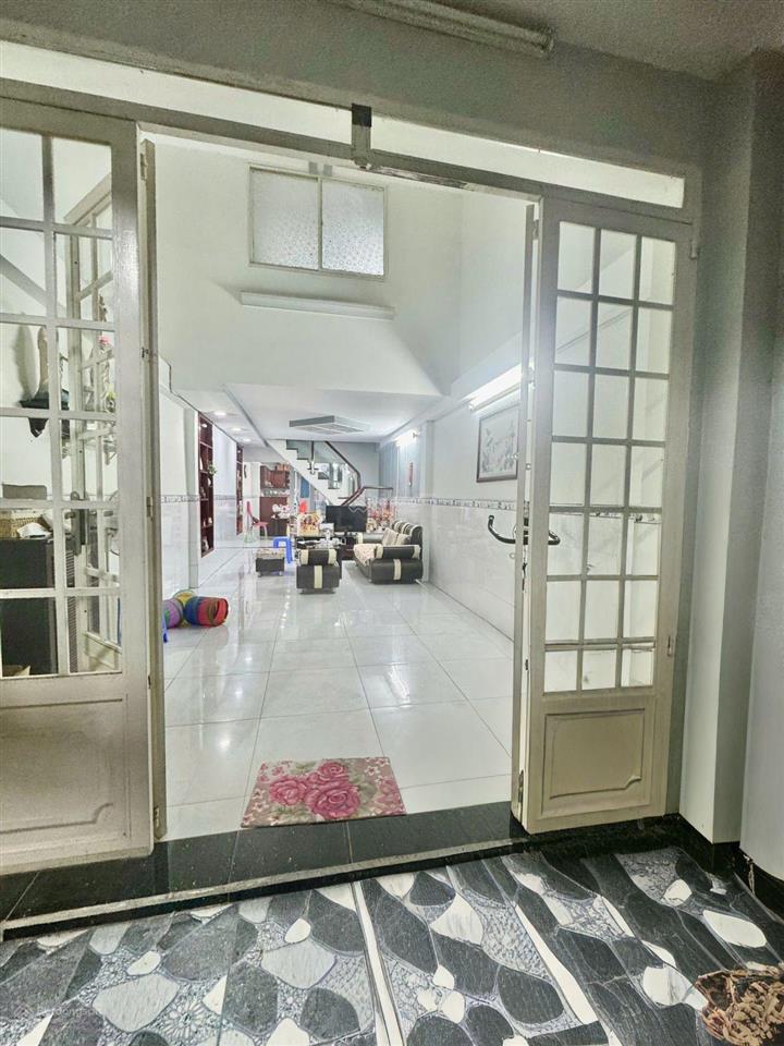 Bán nhà mặt tiền đường nguyễn xí, 2 tầng, 120m2, dòng tiền 40 triệu/tháng, giá 18,5 tỷ