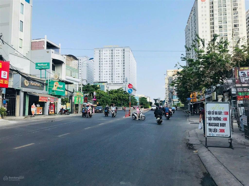 Bán nhà mặt tiền đường nguyễn xí, 2 tầng, 120m2, dòng tiền 40 triệu/tháng, giá 18,5 tỷ