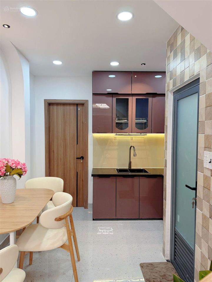 Bán nhà đẹp full nội thất cách mặt tiền cô giang 10m, 2 tầng, 40m2. giá 6,3 tỷ (tl chính chủ)