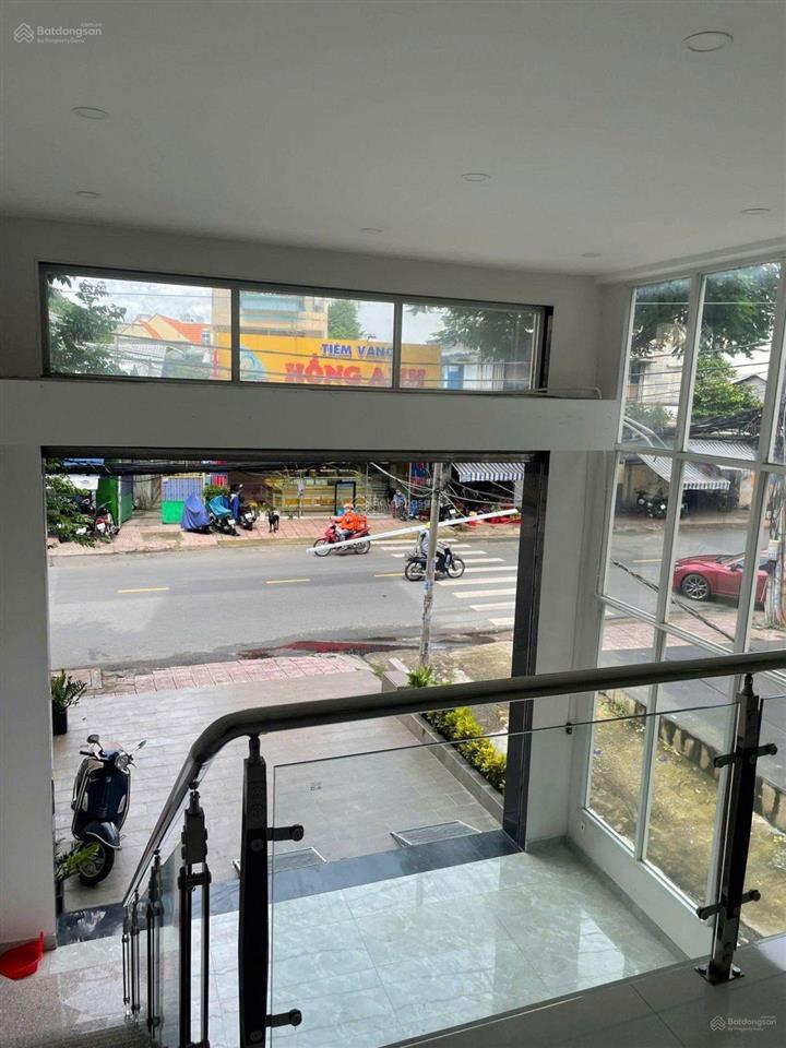 Tòa nhà mặt tiền lê quang định 5 tầng 6x42 dòng tiền 300 triệu/tháng. giá 66,5 tỷ (tl chính chủ)