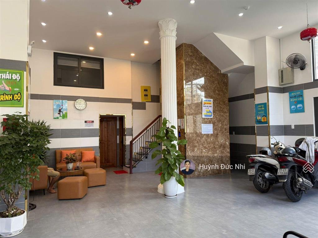 Căn góc 2 mặt tiền hẻm lê quang định 4 tầng có thang máy7,5*16 dòng tiền 90 triệu/ tháng.giá 26,3tỷ