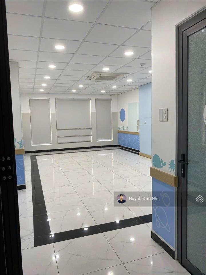 Bán tòa văn phòng mặt tiền nguyễn xí 10 tầng 120m2 (5,6 x 34)m dòng tiền 125 triệu/tháng. giá 55 tỷ