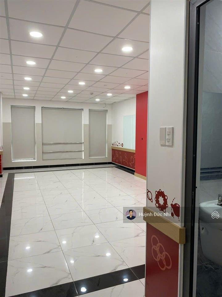 Bán tòa văn phòng mặt tiền nguyễn xí 10 tầng 120m2 (5,6 x 34)m dòng tiền 125 triệu/tháng. giá 55 tỷ