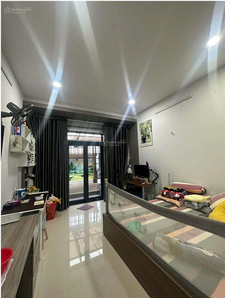 Bán nhà cách mặt tiền huỳnh văn bánh 20m  3 tầng (4m*20m). giá 13,99 tỷ (tl chính chủ)