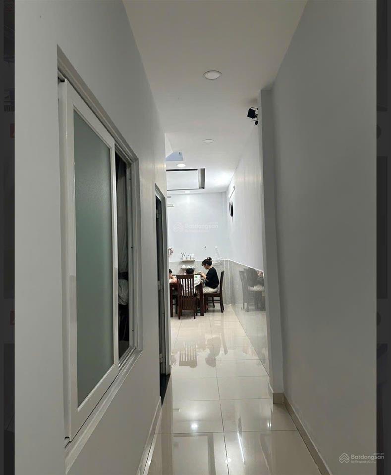 Bán nhà cách mặt tiền huỳnh văn bánh 20m  3 tầng (4m*20m). giá 13,99 tỷ (tl chính chủ)