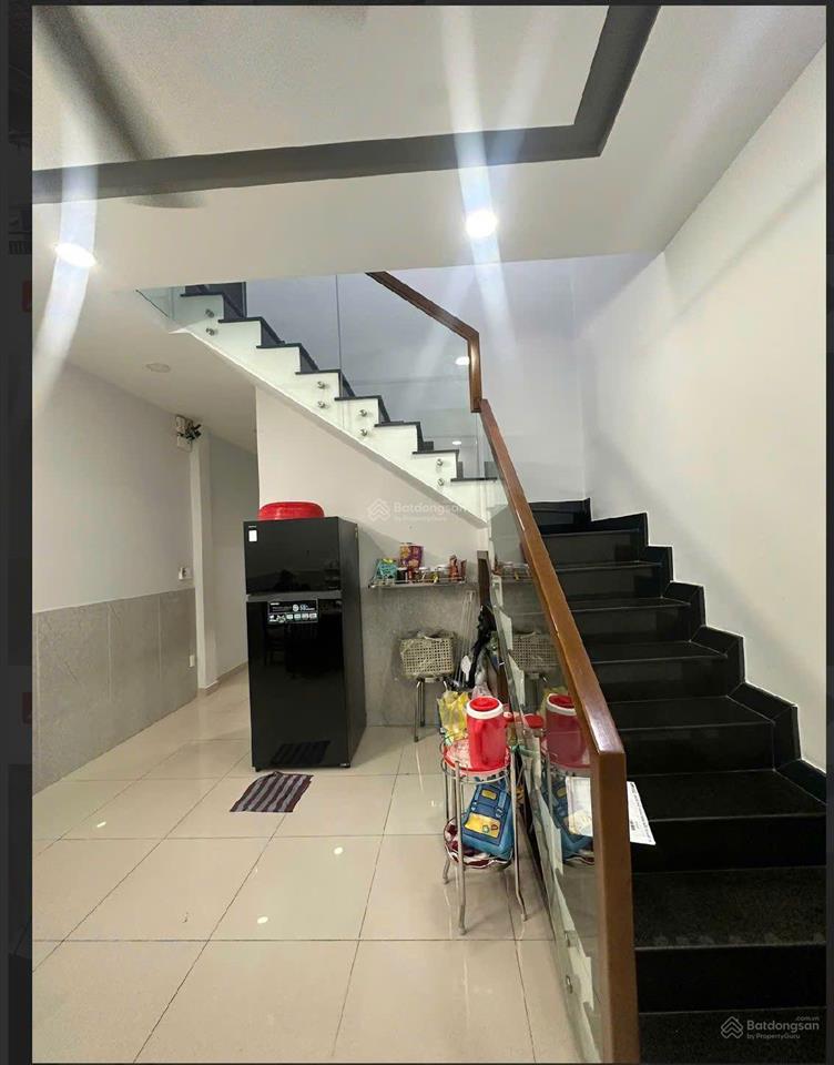 Bán nhà cách mặt tiền huỳnh văn bánh 20m  3 tầng (4m*20m). giá 13,99 tỷ (tl chính chủ)