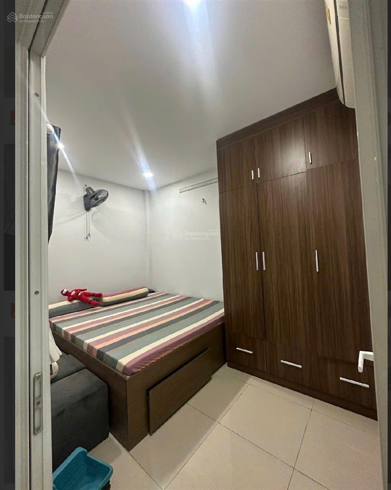 Bán nhà cách mặt tiền huỳnh văn bánh 20m  3 tầng (4m*20m). giá 13,99 tỷ (tl chính chủ)
