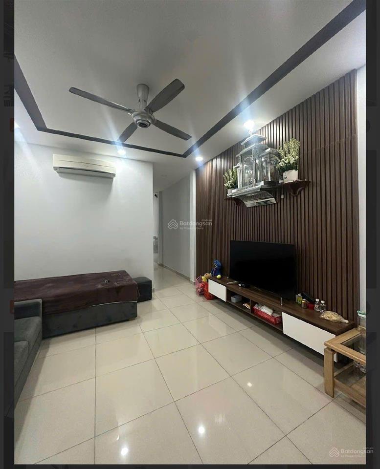 Bán nhà cách mặt tiền huỳnh văn bánh 20m  3 tầng (4m*20m). giá 13,99 tỷ (tl chính chủ)