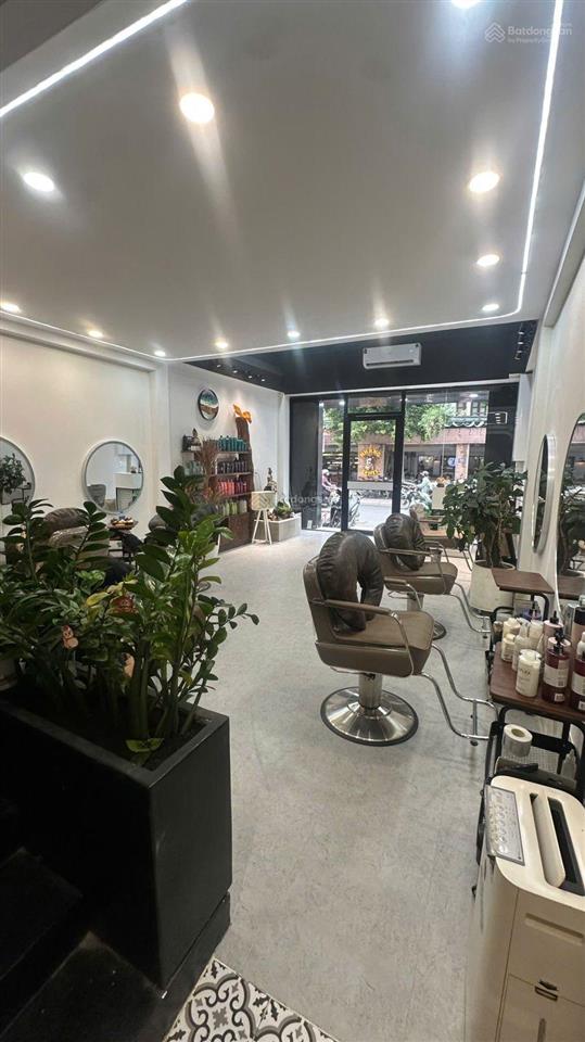 Bán nhà mặt tiền đường phan đình phùng 3 tầng (9,4x13) dòng tiền 70 triệu/tháng. giá 51,7 tỷ