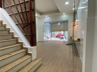 Bán nhà mặt tiền nguyễn đình chính 2 tầng 105m2 đang cho thuê 40 triệu/ tháng. giá 24,7 tỷ