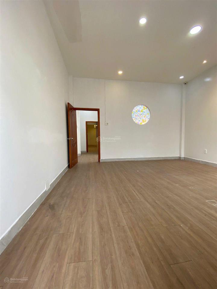 Bán nhà mặt tiền nguyễn đình chính 2 tầng 105m2 đang cho thuê 40 triệu/ tháng. giá 24,7 tỷ