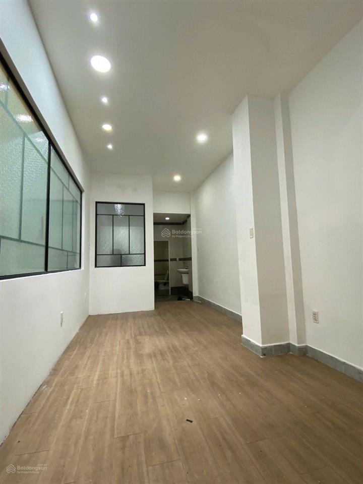 Bán nhà mặt tiền nguyễn đình chính 2 tầng 105m2 đang cho thuê 40 triệu/ tháng. giá 24,7 tỷ