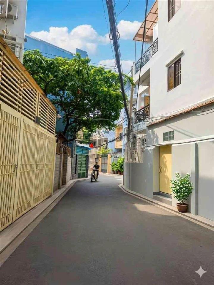 Bán nhà hẻm xe hơi cách mặt tiền đường lê quang định 80m ngang 6,4m dòng tiền 30triệu/t. giá 12,8tỷ