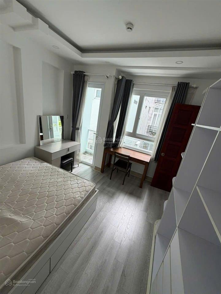 Bán nhà trung tâm quận phú nhuận gần mặt tiền 4 tầng (45m2) dòng tiền 20 triệu/tháng. giá 8,1 tỷ