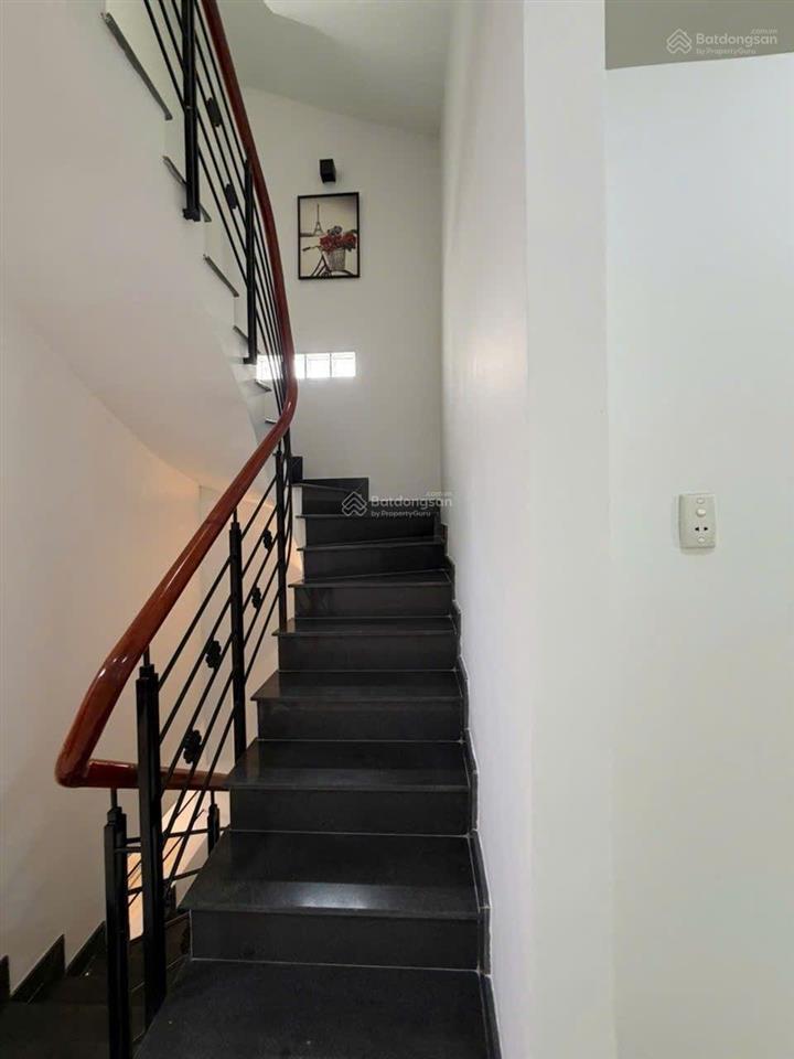 Bán nhà trung tâm quận phú nhuận gần mặt tiền 4 tầng (45m2) dòng tiền 20 triệu/tháng. giá 8,1 tỷ
