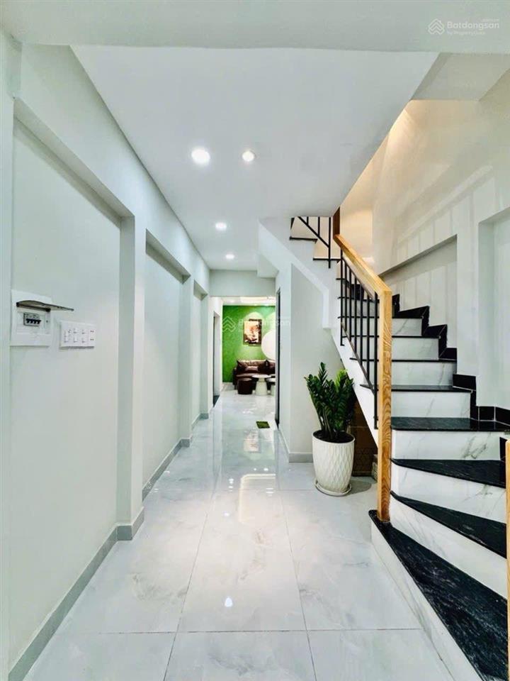 Bán nhà 2 mặt hẻm đẹp full nội thất cách mặt tiền đường hoàng hoa thám 10m, 4 tầng. giá 5,5 tỷ