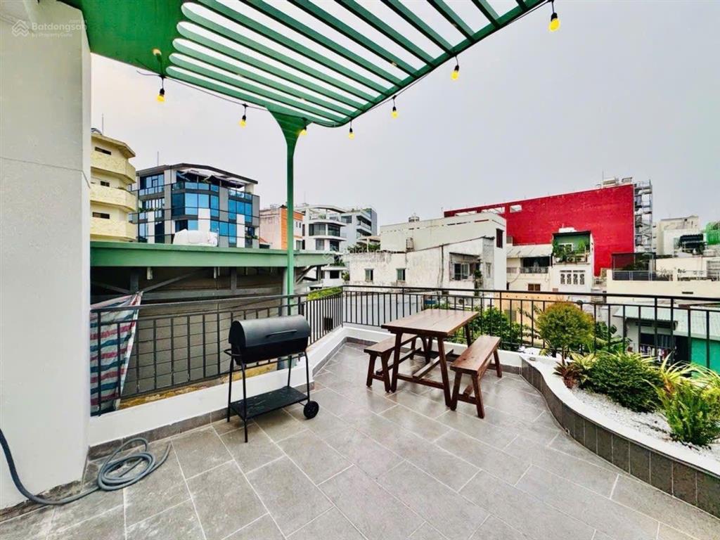 Bán nhà 2 mặt hẻm đẹp full nội thất cách mặt tiền đường hoàng hoa thám 10m, 4 tầng. giá 5,5 tỷ