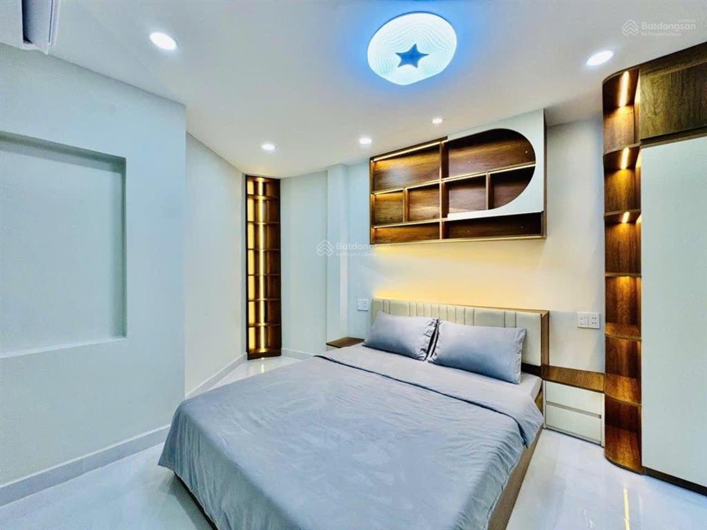 Bán nhà 2 mặt hẻm đẹp full nội thất cách mặt tiền đường hoàng hoa thám 10m, 4 tầng. giá 5,5 tỷ