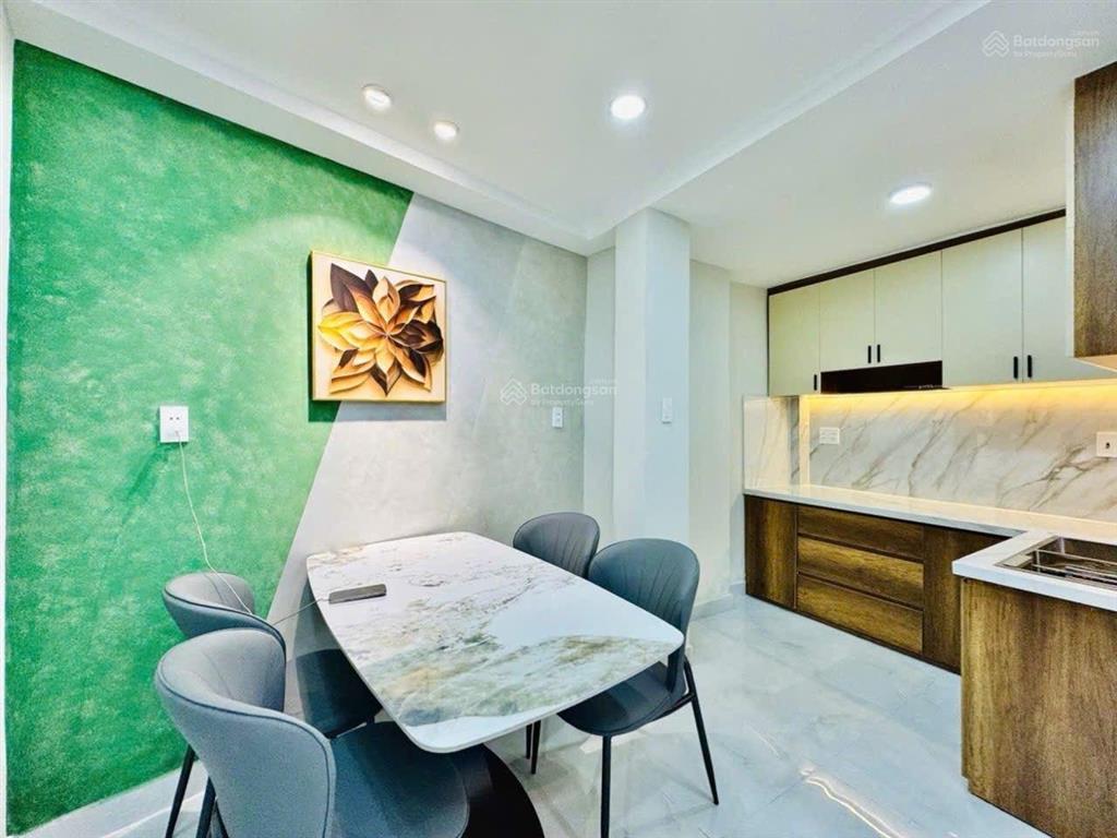 Bán nhà 2 mặt hẻm đẹp full nội thất cách mặt tiền đường hoàng hoa thám 10m, 4 tầng. giá 5,5 tỷ