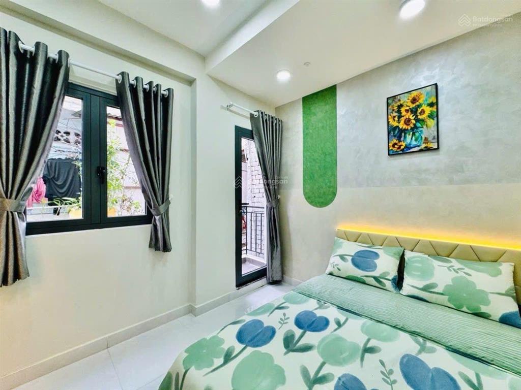 Bán nhà 2 mặt hẻm đẹp full nội thất cách mặt tiền đường hoàng hoa thám 10m, 4 tầng. giá 5,5 tỷ