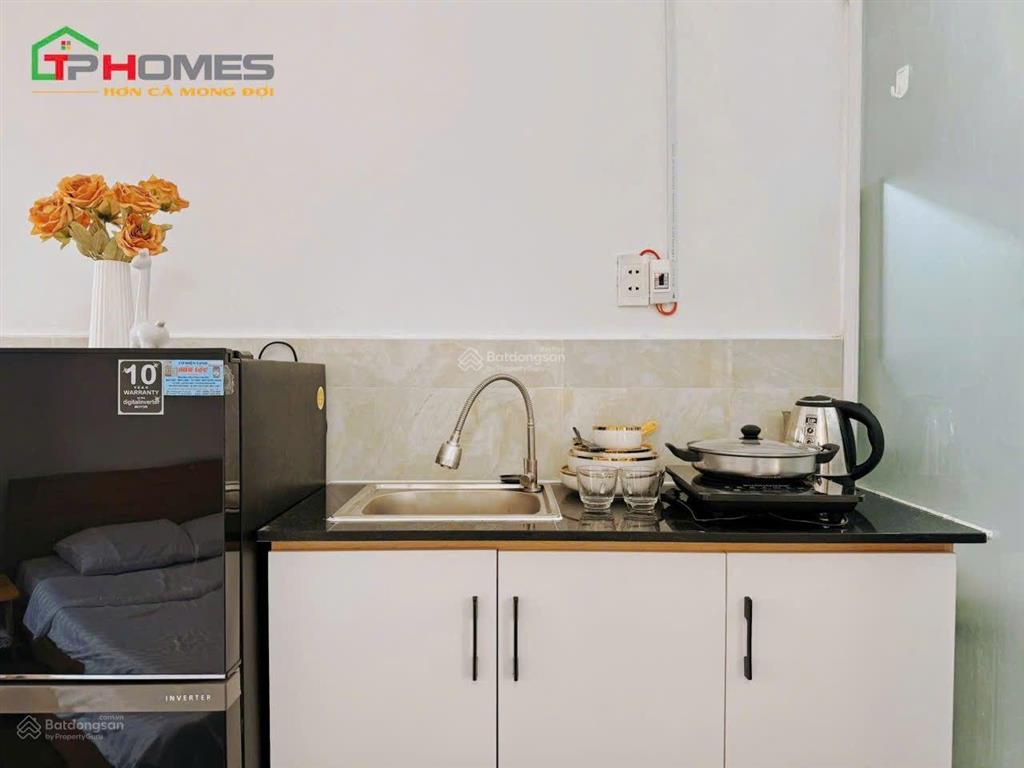 Bán chdv 5 tầng hẻm xe hơi đường đoàn thị điểm dòng tiền 40 triệu/tháng. giá 8,9 tỷ (tl chính chủ)