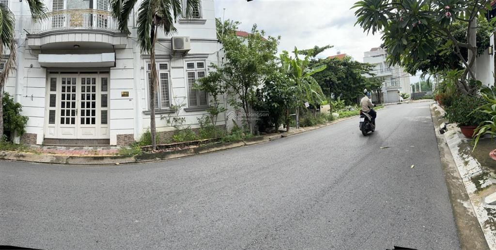 Bán nhanh biệt thự cổ mặt tiền đường 12m, lê văn lương, phước kiển , 187 m2 ,chỉ hơn 70 tr.