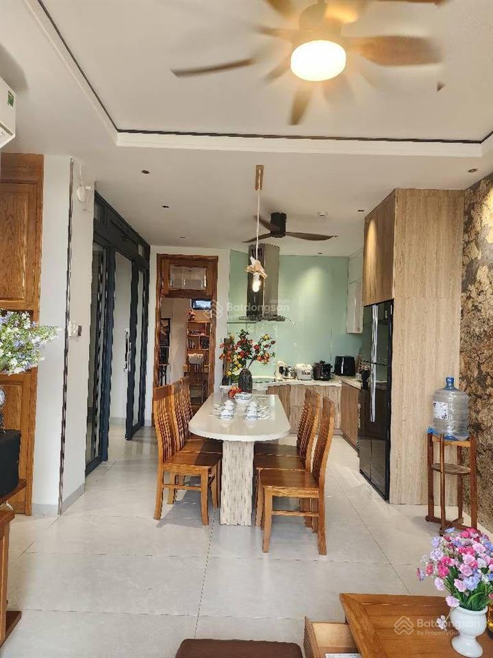 Bán nhanh biệt thự cổ mặt tiền đường 12m, lê văn lương, phước kiển , 187 m2 ,chỉ hơn 70 tr.