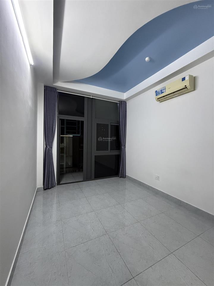 Cho thuê nhà trọ, 25m2, 3,9 triệu/th, nhà có thang máy, phòng có bancol  cách bx q8 500m