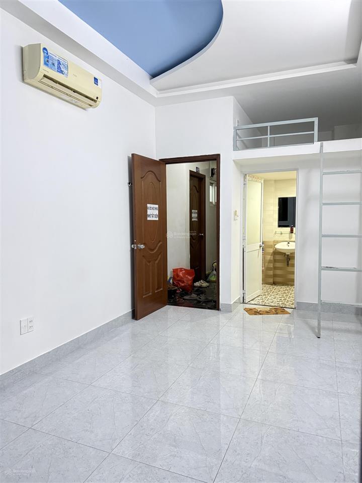 Cho thuê nhà trọ, 25m2, 3,9 triệu/th, nhà có thang máy, phòng có bancol  cách bx q8 500m
