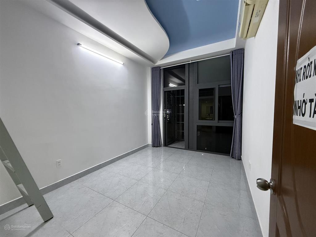 Cho thuê nhà trọ, 25m2, 3,9 triệu/th, nhà có thang máy, phòng có bancol  cách bx q8 500m