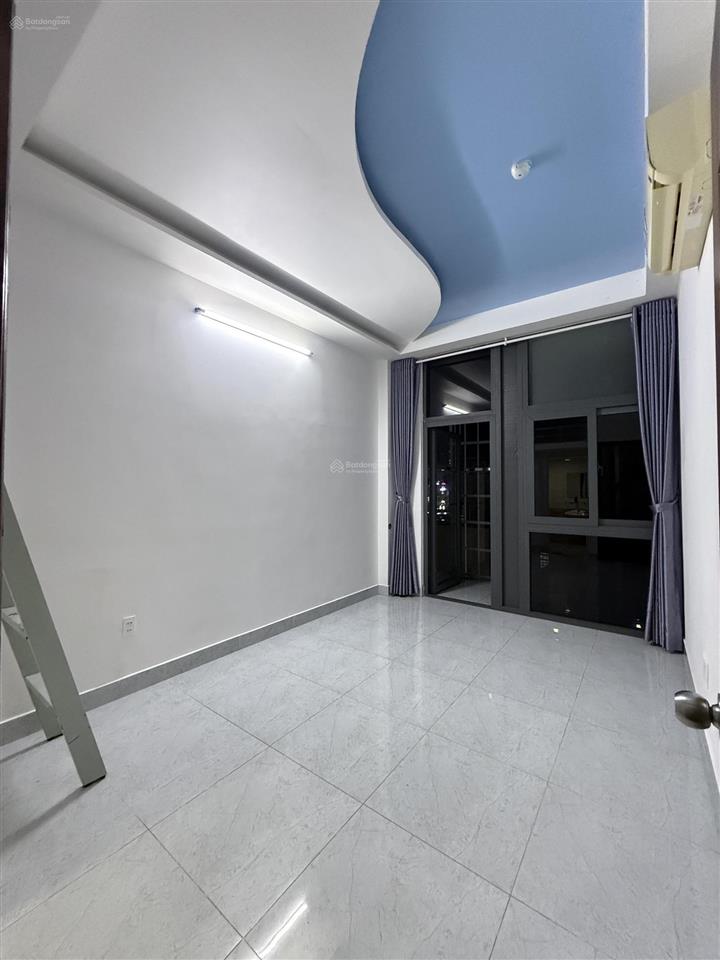 Cho thuê nhà trọ, 25m2, 3,9 triệu/th, nhà có thang máy, phòng có bancol  cách bx q8 500m