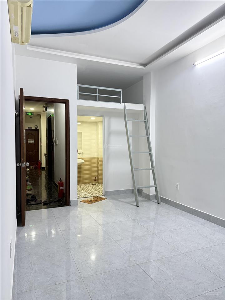 Cho thuê nhà trọ, 25m2, 3,9 triệu/th, nhà có thang máy, phòng có bancol  cách bx q8 500m