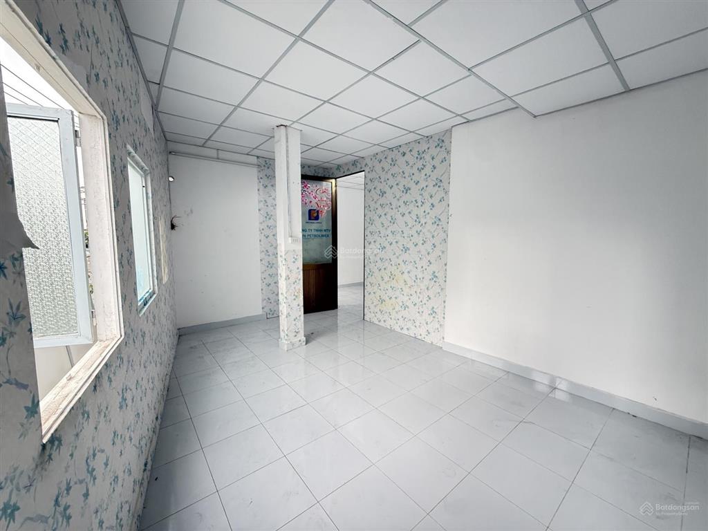 Cho thuê chung cư cũ 50m2  ngay lầu 1  tại cao lỗ, 4,5 triệu/th, thoáng mát, rộng rãi