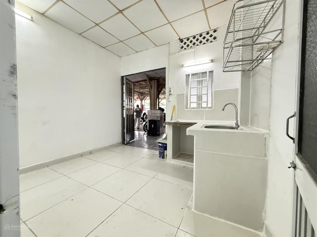 Cho thuê chung cư cũ 50m2  ngay lầu 1  tại cao lỗ, 4,5 triệu/th, thoáng mát, rộng rãi