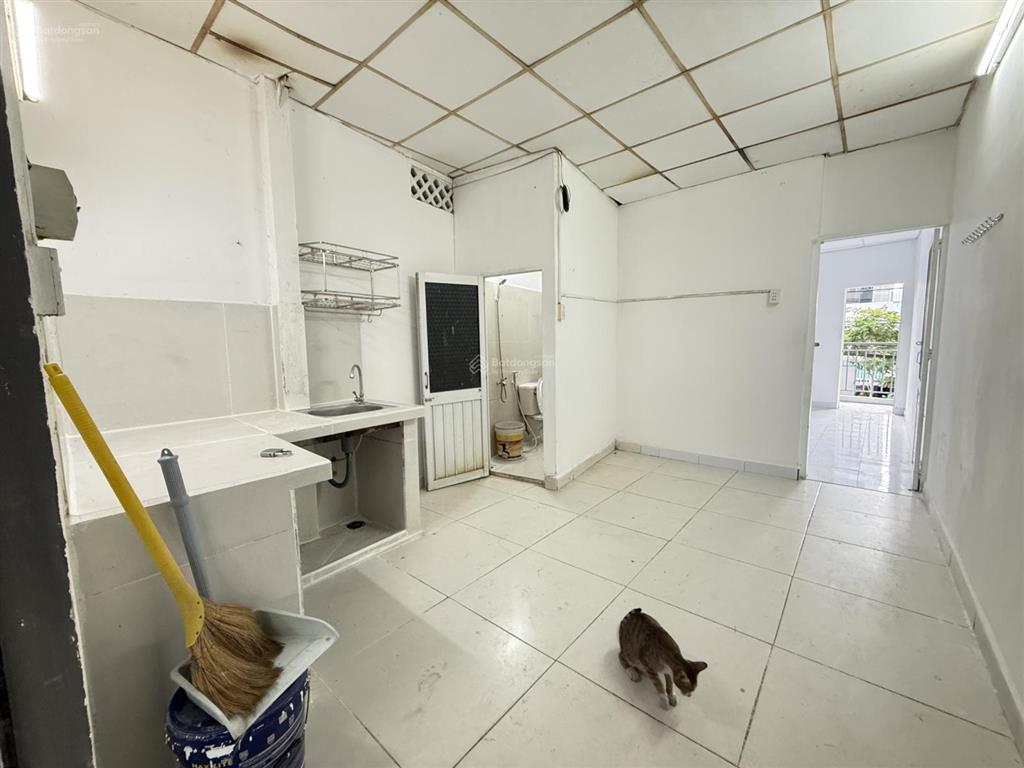 Cho thuê chung cư cũ 50m2  ngay lầu 1  tại cao lỗ, 4,5 triệu/th, thoáng mát, rộng rãi