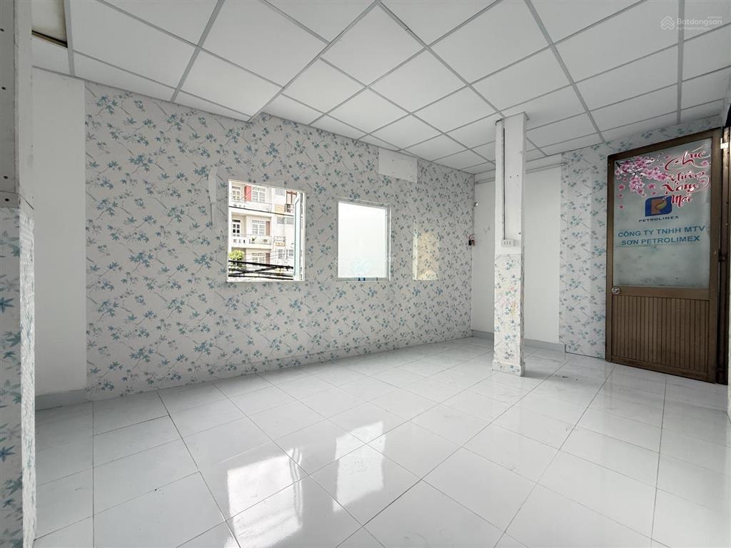 Cho thuê chung cư cũ 50m2  ngay lầu 1  tại cao lỗ, 4,5 triệu/th, thoáng mát, rộng rãi