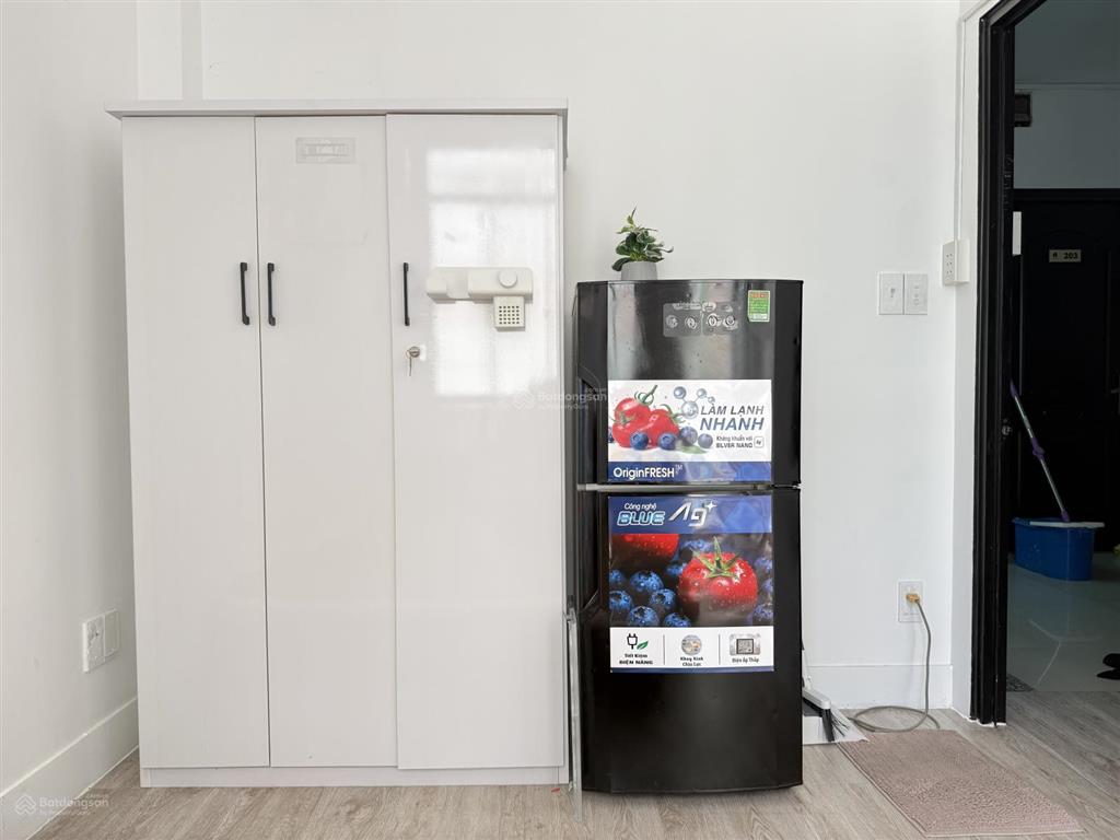 Cho thuê phòng trọ, 4tr2, 20m2 nguyễn thị nhỏ q11 ban công thoáng mát, gần dh y dược, bv chợ rẫy