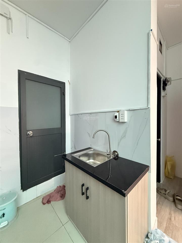 Cho thuê phòng trọ, 4tr2, 20m2 nguyễn thị nhỏ q11 ban công thoáng mát, gần dh y dược, bv chợ rẫy