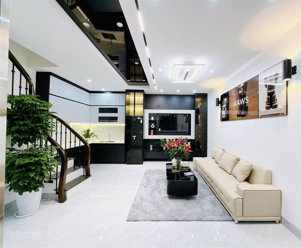 Minh khai nhà đẹp mặt tiền 5,6m ngõ rộng gần phố hàng hiếm khó tìm